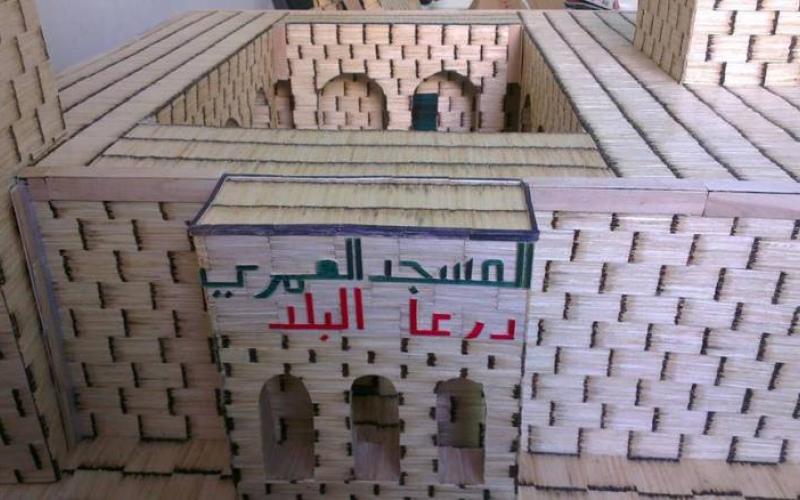 أبا زيد.. لاجىء يجسد المعالم السورية بأعواد ثقاب