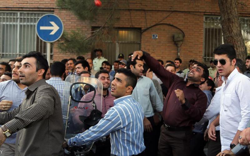 الكويت تستدعي سفيرها لدى إيران