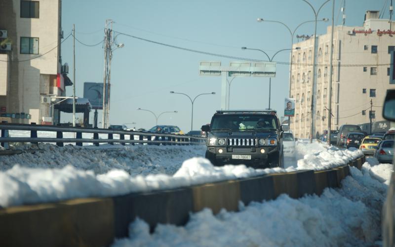 السير تحذر من الخروج إلّا للضرورة