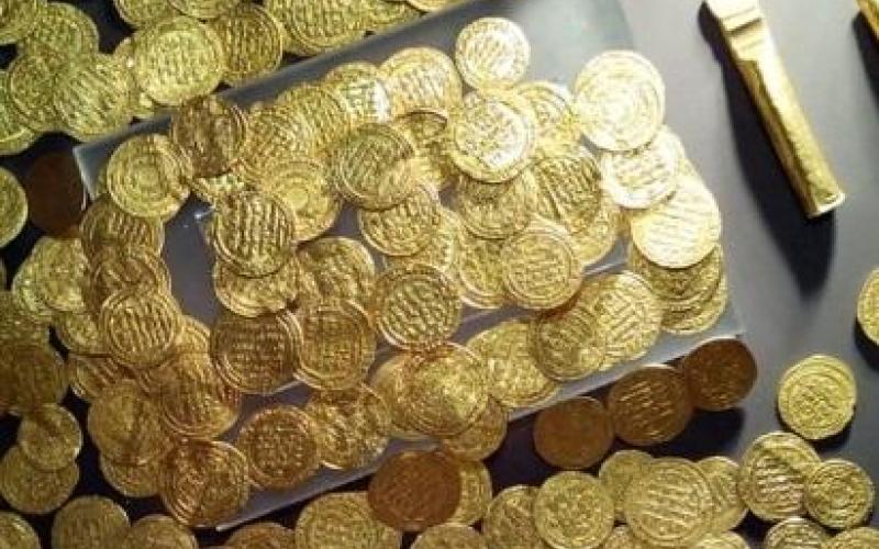 "مكافحة الفساد": قضية المسكوكات الذهبية "معقدة"