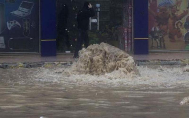 شوارع بعمّان تشهد تسرباً للمياه العادمة