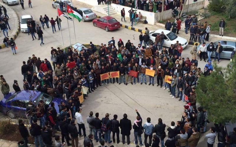 تواصل الاحتجاجات في "البوليتكنك" على فصل وانذار طلبة بسبب منشورات "فيسبوك"