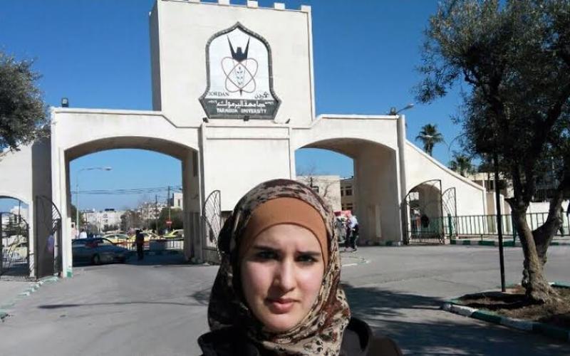 طالبة سورية تحقق التفوق الدراسي رغم أعباء اللجوء