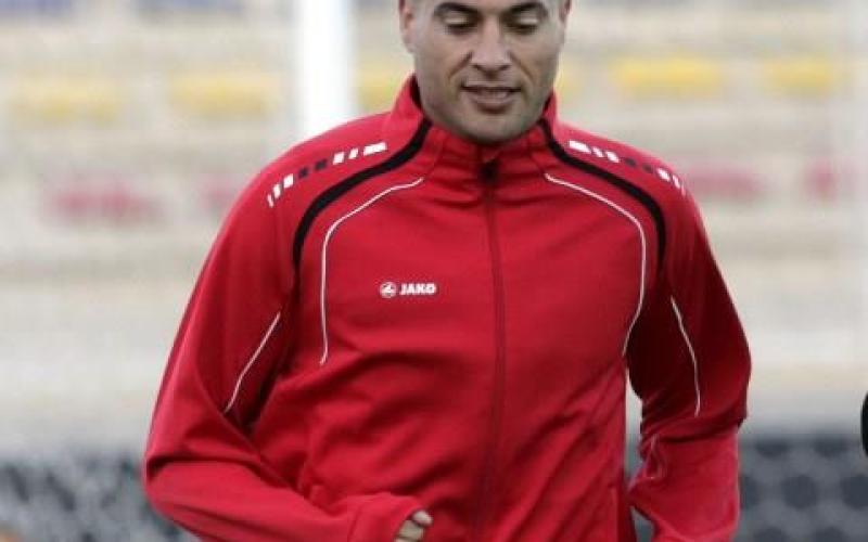 الاتحاد الآسيوي يوقف شفيع 4 مباريات - تقرير صوتي