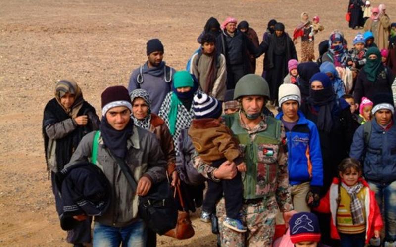 دخول 100 لاجئي سوريّ للأردن