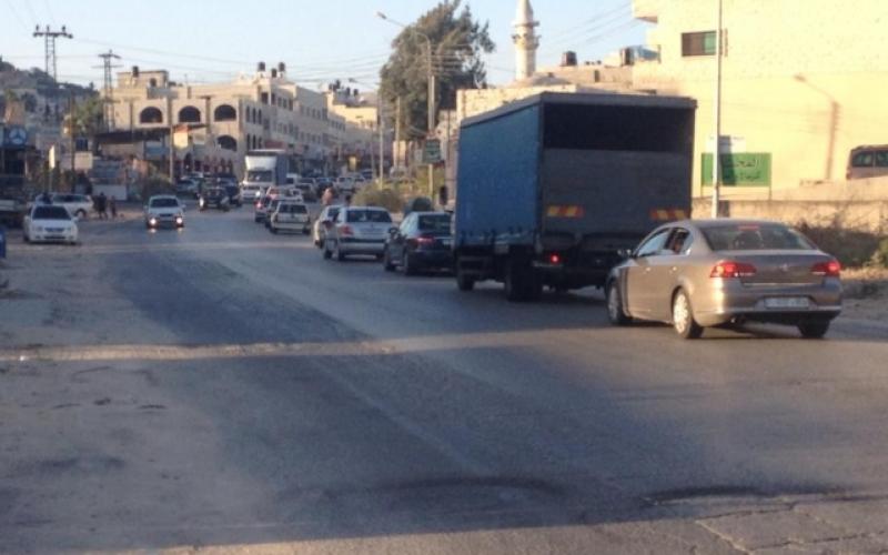 لاحتلال يغلق المحلات التجارية جنوب نابلس