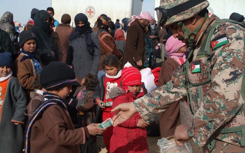 دخول 300 ولاجئين سوريين اثنين للأردن