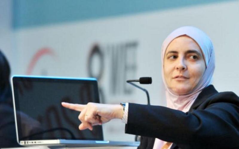رنا الدجاني.. العالمة الأردنية التي تعتمر "خمس قبعات"