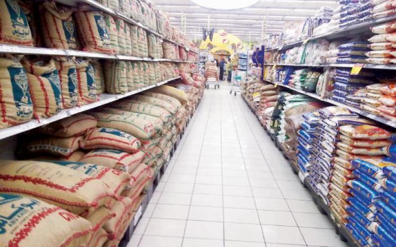 "الصناعة والتجارة" تؤكد كفاية مخزون المواد التموينية في رمضان