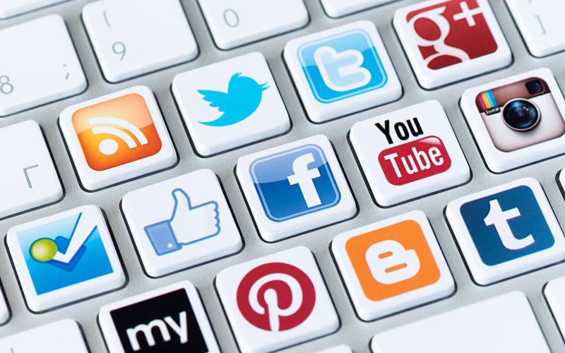 اللاجئون السوريون يوظفون مواقع التواصل الاجتماعي لكسب الرزق