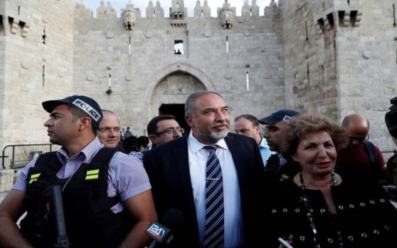 "ليبرمان" يقتحم الأقصى