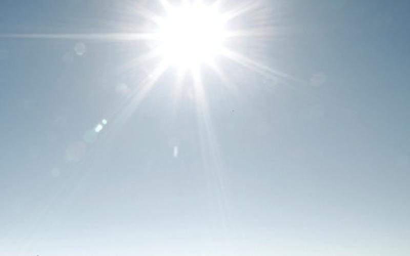 طقس حار اليوم وانخفاض الحرارة الخميس والجمعة