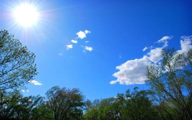 أجواء معتدلة إلى حارة نسبيّاً