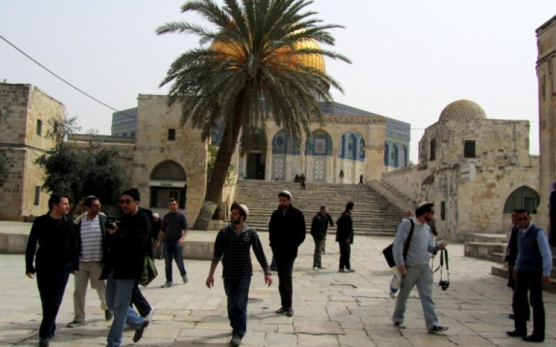 مستوطنون يقتحمون الأقصى