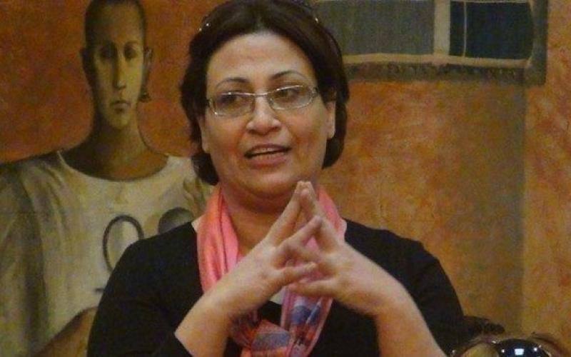 الرأسمالية المتاخرة: التركيب الإنكاري والمسافة الساخرة