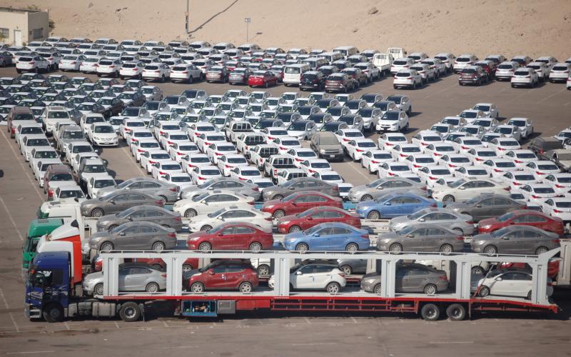 مطالبات بالتراجع عن رفع رسوم نقل ملكية السيارات وجمركها