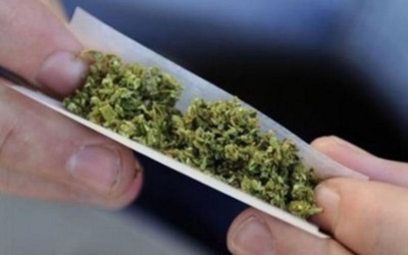 القبض على مشتبه بهم بقضايا مخدرات