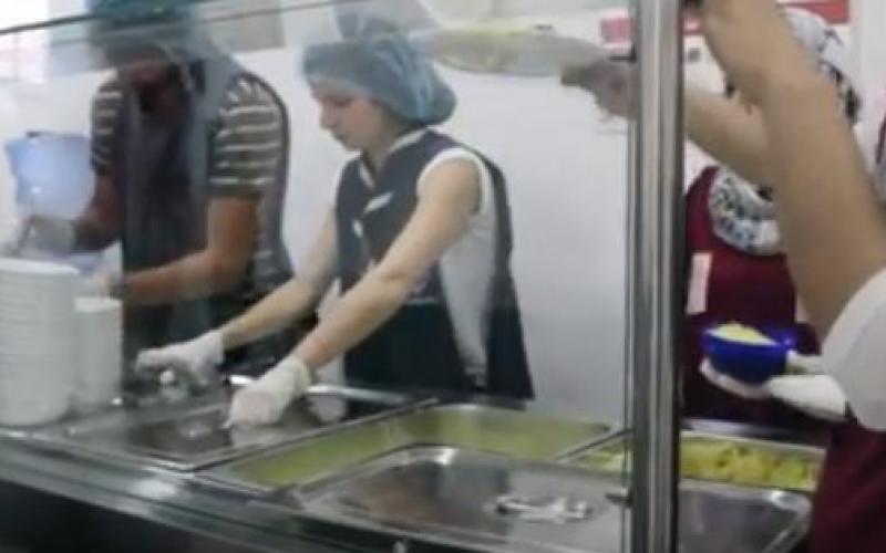 مطعم الرحمة.. وجبات يومية للفقراء والمحتاجين