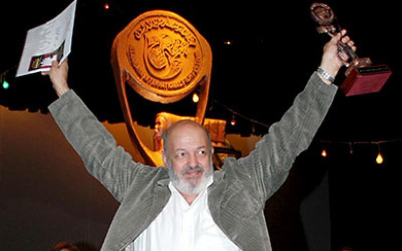 محمد خان: عاشق السينما الذي تخلى من أجلها عن الهندسة