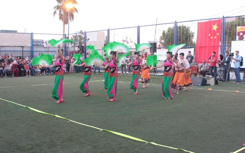 "هونان" الصينية تقدم عرضا في حدائق الملكة رانيا