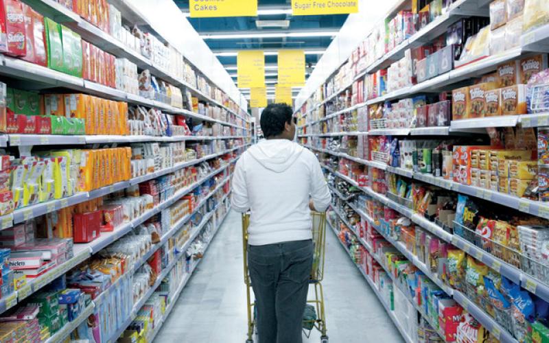 انخفاض القدرة الشرائية .. قصور حكومي وخطر مجتمعي