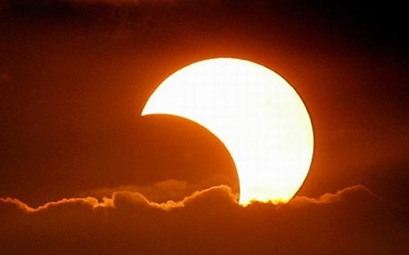 كسوف جزئي للشمس الخميس