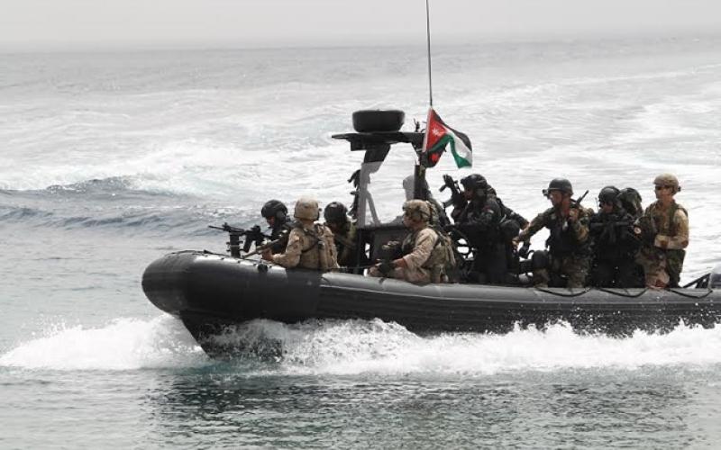 البحرية الملكية تعترض زورقاً بحرياً دخل مياه الأردن الإقليمية