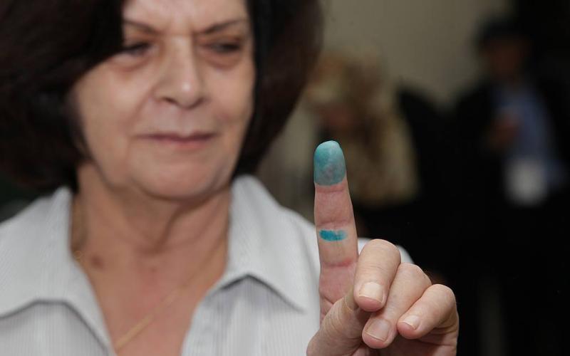 شكاوى من صعوبة اقتراع كبار السن و ذوي الإعاقة وأخرى حول "الحبر"