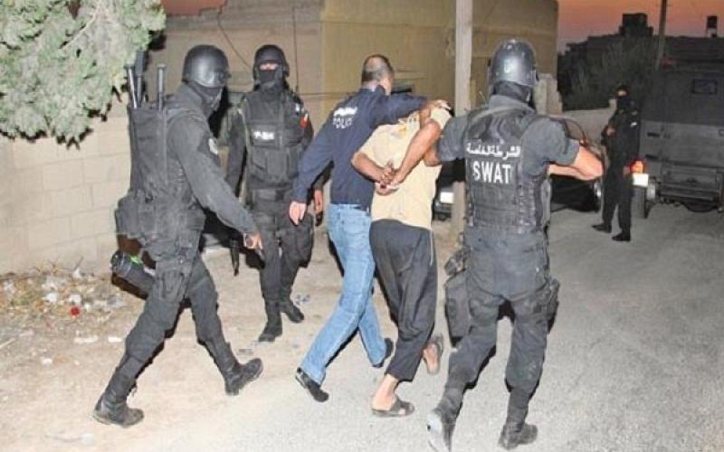 القبض على 10 متهمين بقضايا فرض أتاوات في عمان