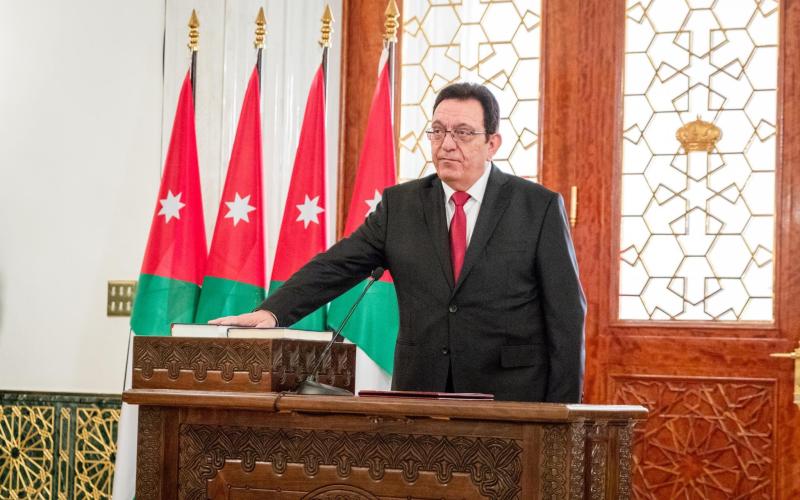 الملك يدعو "الأمّة" للاجتماع ويقبل استقالة وزير النقل