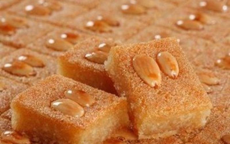 اغلاق مشغل منزلي لتصنيع الحلويات واتلاف محتوياته