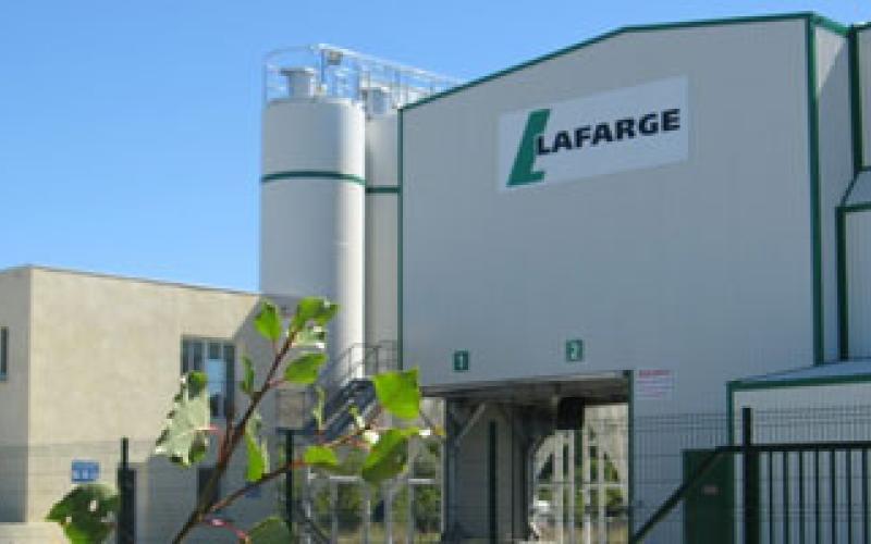 عمال "لافارج" يطالبون بإنصافهم من إعادة الهيكلة