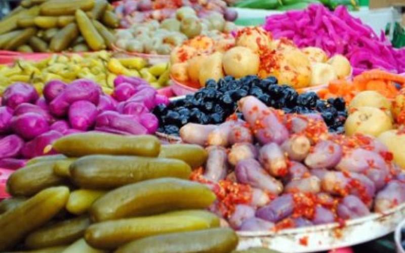 تحفظ على 470 طن مخللات في إربد