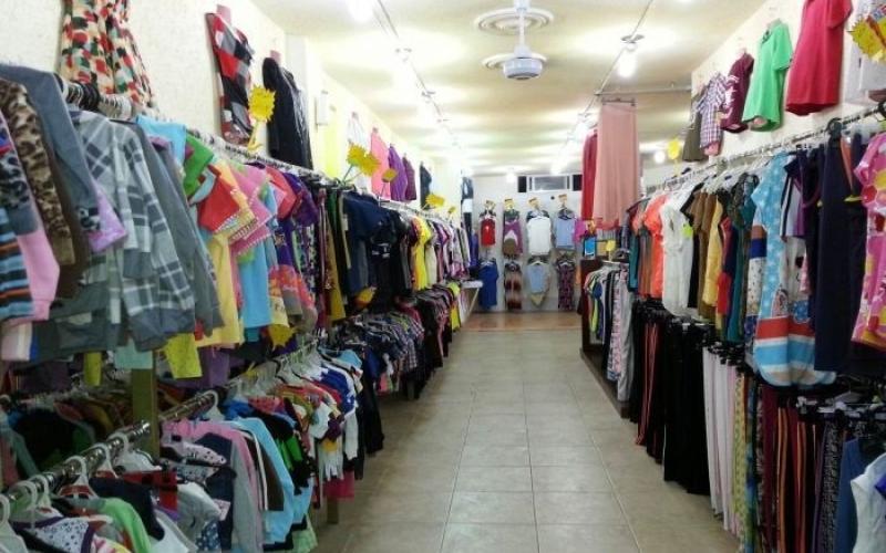 تباين آراء تجار الألبسة حول تحديد 4 مواسم للتنزيلات