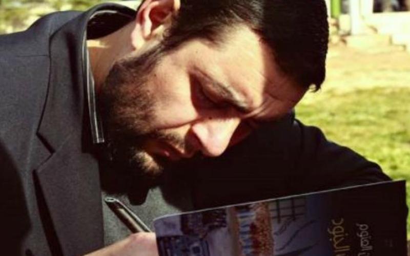 الإفراج عن الروائي العتوم