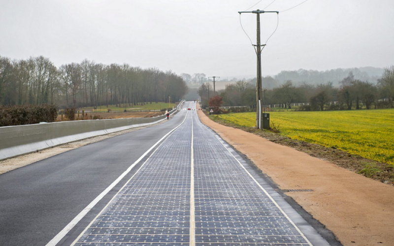 أول طريق بالطاقة الشمسية في العالم