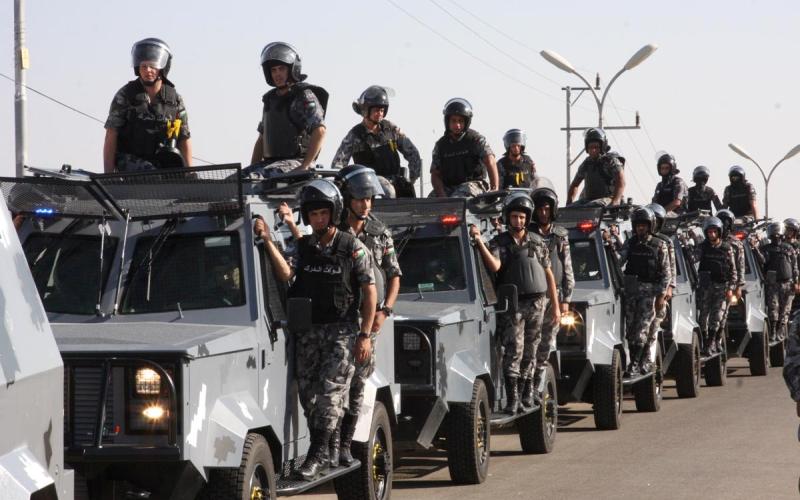 مركز القدس يدعو لمراقبة أداء الأجهزة الأمنية