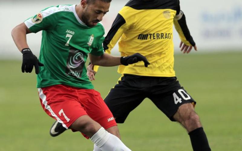 الوحدات يتصدر دوري المحترفين