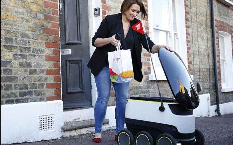 روبوتات بالشوارع لتوصيل الطلبات للمنازل