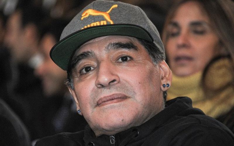 مارادونا يتشاجر مع صحفي في مدريد