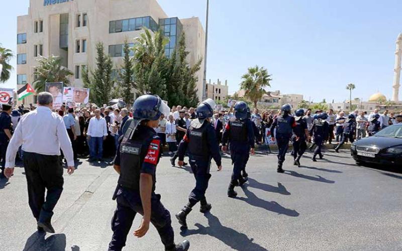 الإجراءات الحكومية وتململ الشارع