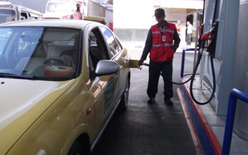 ترجيح تثبيت أسعار المحروقات‎