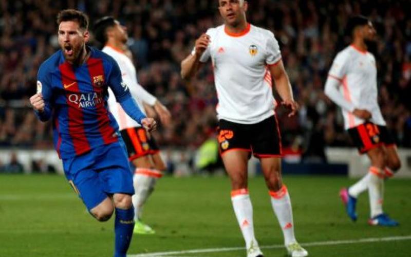 برشلونة يواصل مطاردة ريال مدريد بفوزه على فلنسيا