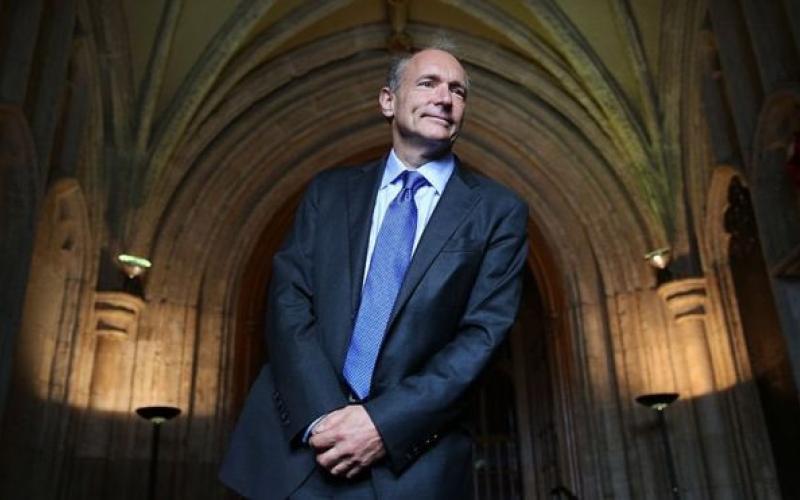 مخترع الانترنت ينتقد إضعاف التشفير