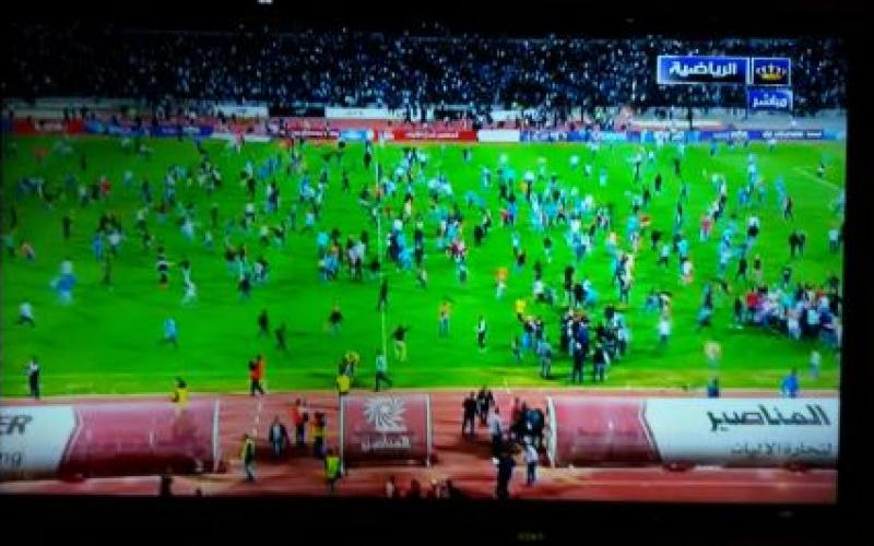 جماهير الفيصلي تقتحم الملعب .. وعقوبات منتظرة على القطبين