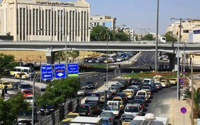 إغلاق مسرب من جسر "الثامن" للصيانة والتعبيد