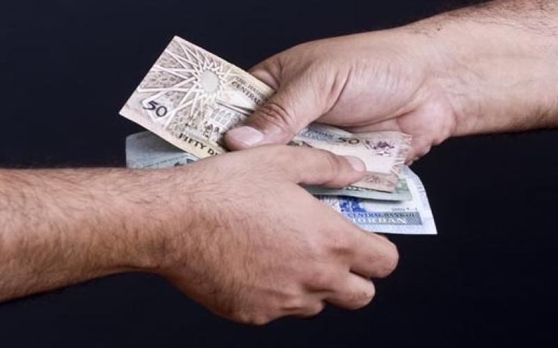 إحباط حيلة لإيقاع إحدى مديرات الصحة بجرم الرشوة