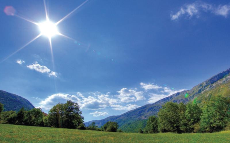 أجواء ربيعية والحرارة أعلى من معدلاتها