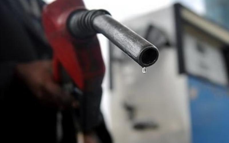ترجيح تخفيض أسعار المحروقات الشهر المقبل
