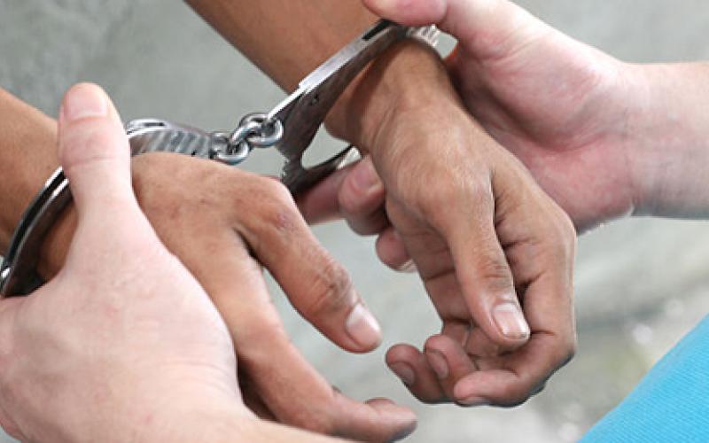 القبض على 3 أشخاص امتهنوا افتعال حوادث السير